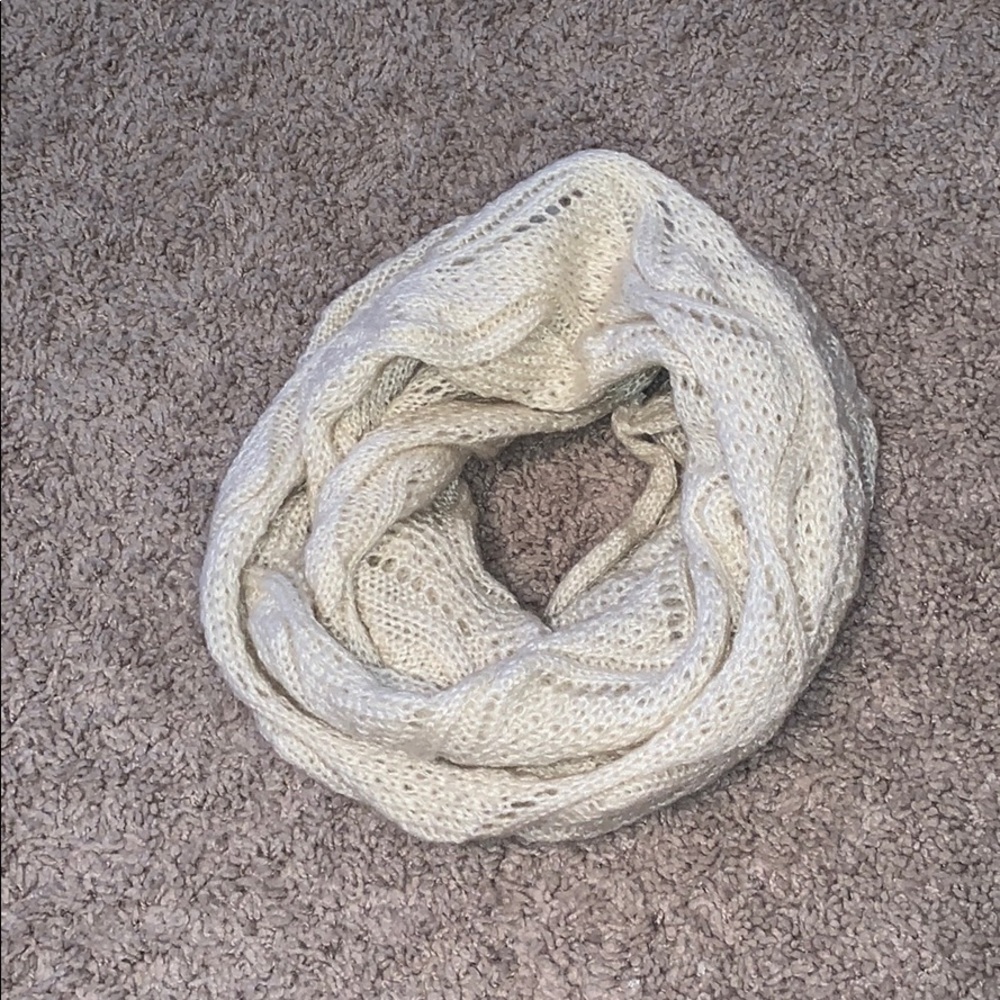Women’s infinity scarf